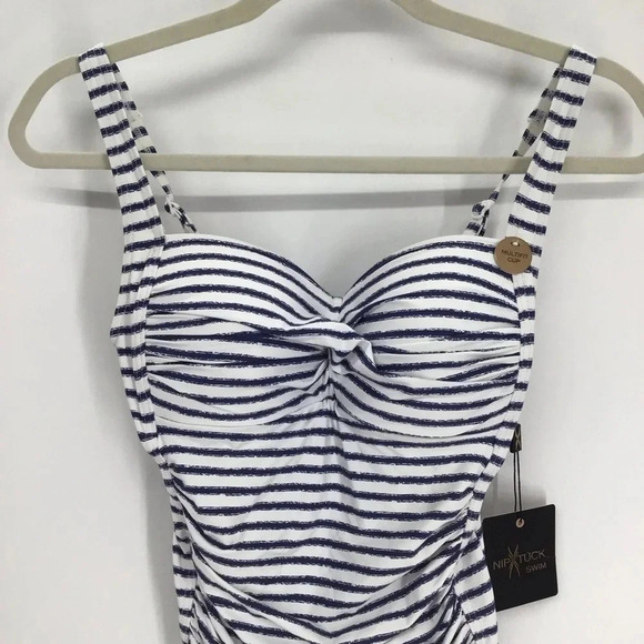 Nip Tuck Women’s Twist Front Striped One Piece Swimsuit NWT Summer Beach Size 6 - Picture 4 of 12